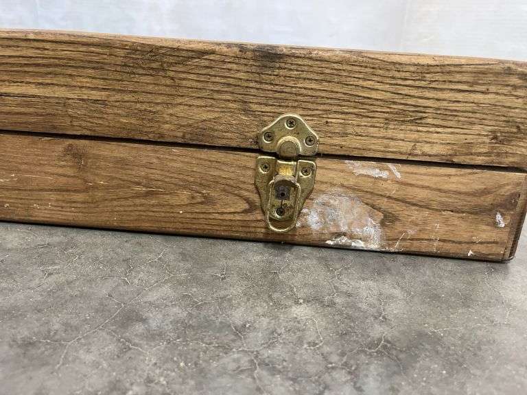 Solid oak gun case, 51