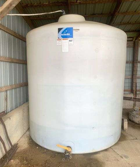 This item Selling ABSOLUTE! ~~~ 2500-Gallon Water Tank with 2