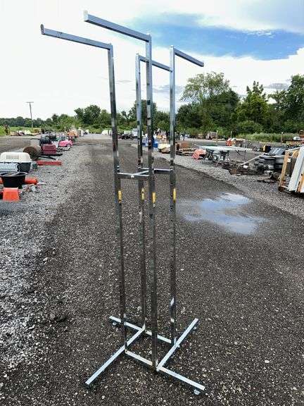 Clothes tree, has (4) Removable adjustable arms, very good, 6 ...