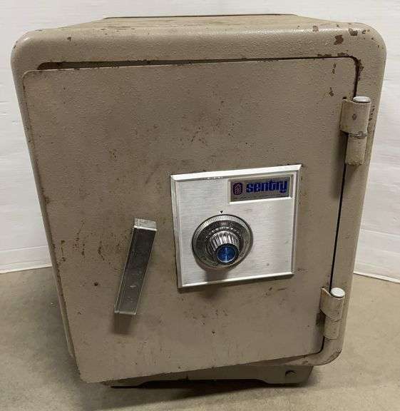 Sentry Safe Metal Rusted Sentry heavy duty safe on steel wheels, 16