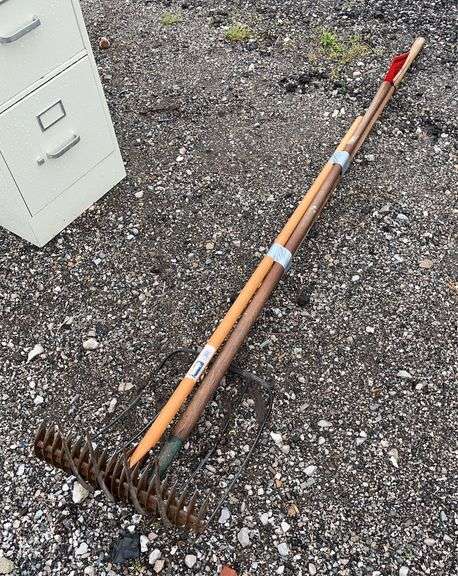 Pitch Hade Rake Heavy duty rake used for landscaping dethatcher, old hay or manure fork ...