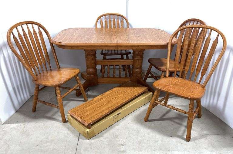 Kitchen table set with (4) Chairs and (2) Additional leaf extensions, each leaf is 12"W, table without leaves- 40"W x 30"H, used