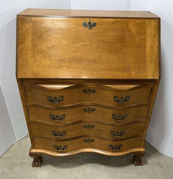 Older Maddox colonial dresser desk, 31"W x 17"D x 40"H, very nice