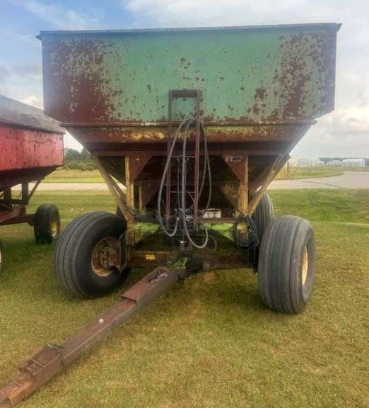 Parker 6600 Center Dump Gravity Wagon, Approx. 450-500 Bushel Capacity, Good Solid Wagon, Pulls Pretty Good, NOTE:  No Sunday Pick-Up