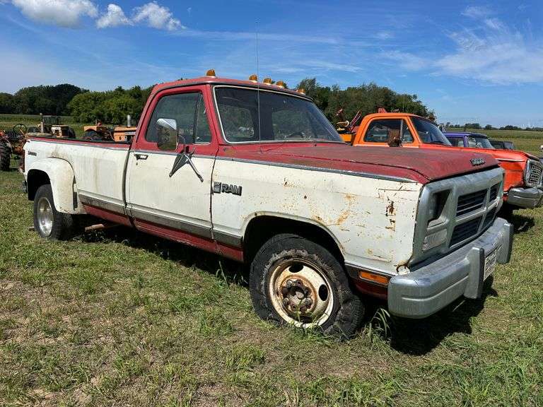 1985 Dodge Ram 350 Royal SE 1-Ton 2wd Pickup with Dual Rear Wheels (flat), VIN: 1B7MD34W8FS539453, V8 Engine, Automatic Transmission, One Front Tire is Bad.  Not Currently Running, Unknown Issue, Sat for Approximately 10 years.  Engine present and seemingly intact.  No battery.