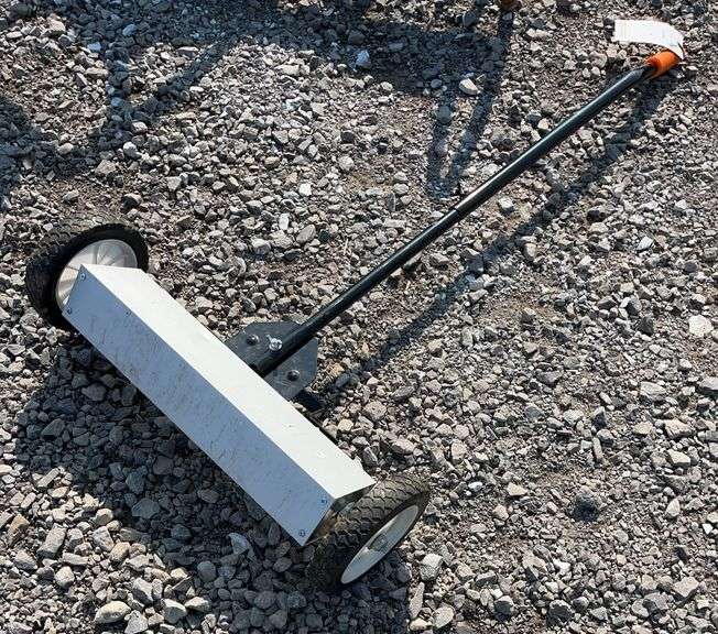Senternal Sweeping Machine Central Machinery magnetic sweeper, 22