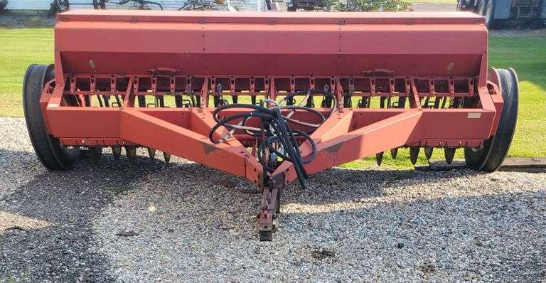 Case IH 5300 Soybean Special Grain Drill, Possibly 2004 Model, 12' Working Width, Very Nice and Clean Unit, Used on a Small Farm, Came from an Estate