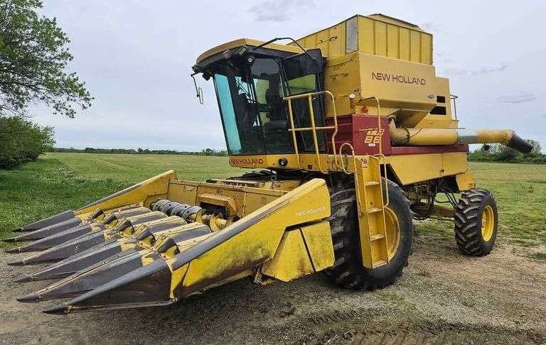 This item Selling ABSOLUTE! ~~~ 1991 New Holland TR86 Combine with Heads, 4x4, (5663 Hours), 6-Row Corn Head and 22' Grain Platform with Header Cart, Field Ready, Everything is Operational, Corn Head Rebuilt, Grain Platform has a New Cutter Bar