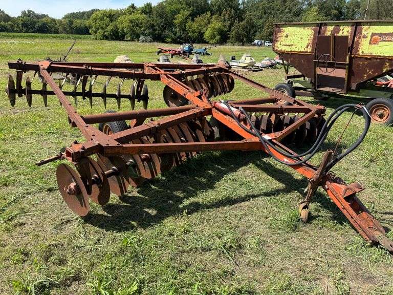 Case 12' Transport Disk with Cylinder, One Tire Flat, Blades Have Heavy Use