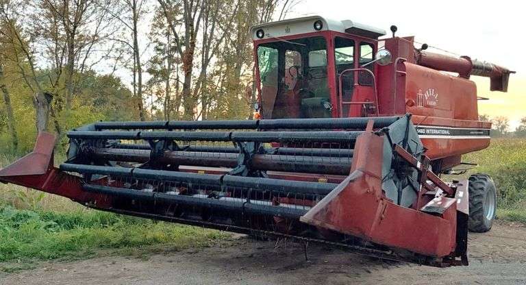International Harvester 1460 Combine, 4x4, Good Running Combine, Makes Good Clean Corn, 4WD Works Well, Has a Leak from the Control Valve, Needs Repair on the Auger Tube for the Clean Grain Elevator, Includes a 20' Model 820 Grain Head