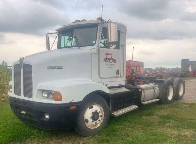 1994 Kenworth T-400 Semi Tractor, (578,000 Miles), 3176 Caterpillar Engine, Super 10-Speed Transmission, Runs and Drives, Needs a Little TLC, Needs New Batteries, Clean and Clear Title, NOTE: See Questionnaire Pictures for Additional Information, NOTE:  No Sunday Pick-Up