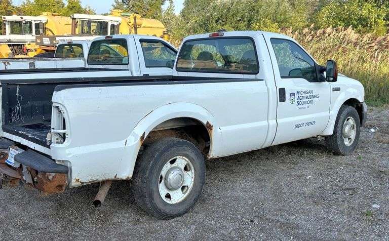 2006 Ford F-250 Gas Pickup, Does Not Run, Clean and Clear Title, NOTE: See Questionnaire Pictures for Additional Information