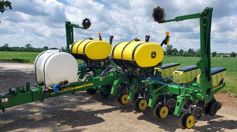 John Deere 1760NT 8-30" Row Folding Planter, Set Up for No-Till, 300 ...