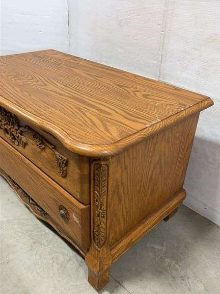 Cedar Chest - Albrecht Auction Service