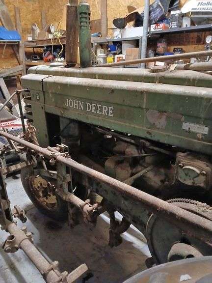 John Deere Model B Tractor, Needs Some Work, Motor Ran when Parked but ...