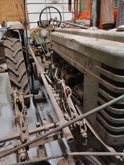 John Deere Model B Tractor, Needs Some Work, Motor Ran when Parked but ...