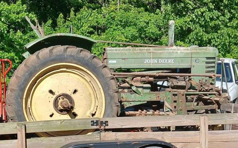 John Deere Model B Tractor, Needs Some Work, Motor Ran when Parked but ...