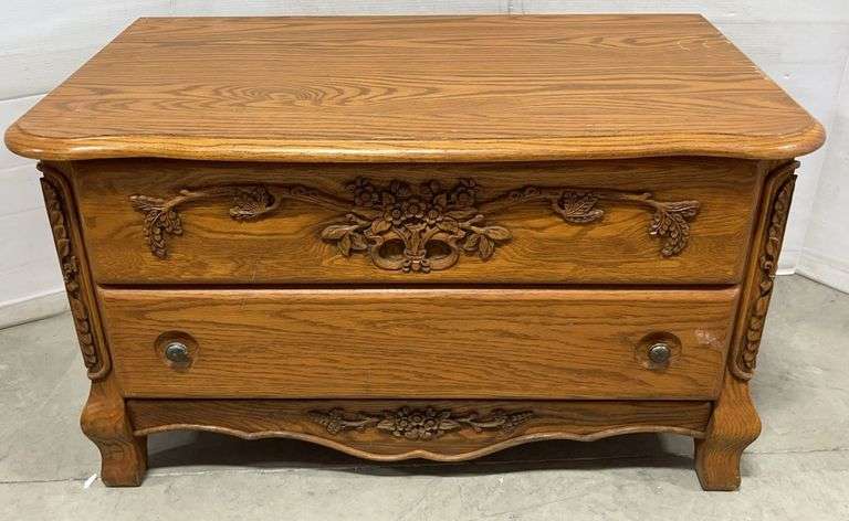 Cedar Chest - Albrecht Auction Service