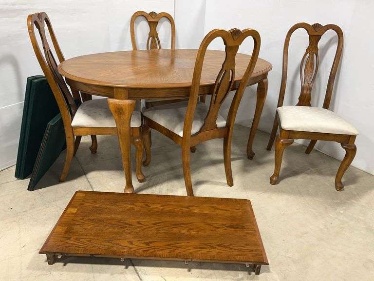 Dining Room Table and (4) Chairs with Leaf and Table Top Pad, (4) Chairs with Neutral Upholstery, Nice, Clean