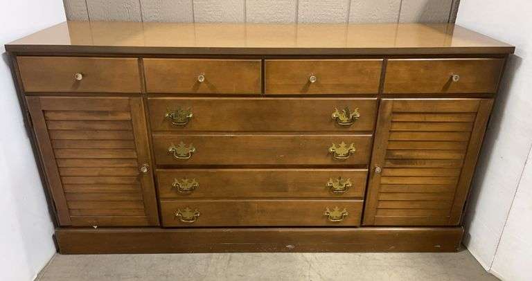Provincetown Furniture Co. Dresser: (4) Drawers and (6) Internal Drawers