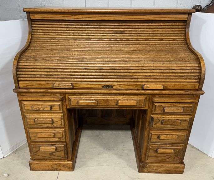 R&R roll top desk, 51"W x 30"D x 49"H, 8-drawers and cubby drawers, no key included, great overall