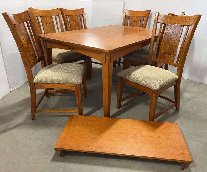 Dining Room Table with Extension and (6) Chairs