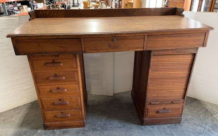 Early 1900s Oak Clerk Drafting Desk with (3) Drawers