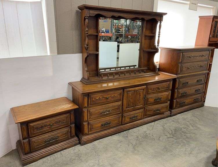 3-Piece Bedroom Set with Mirror and Oak Finish: Sears and Roebuck Co.