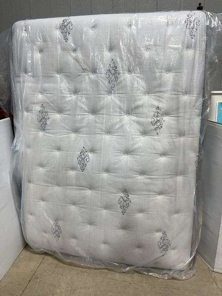 Beautyrest Silver Breakwater Pillow Top Queen Size 60 x 79.5 Mattress and Boxspring Set