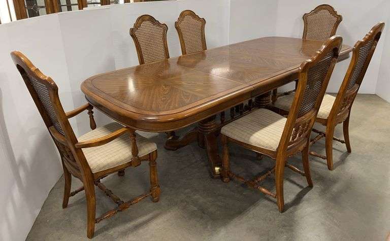 Sklar-Peppler 7-Piece Set of Dining Furniture: 1- Dining Room Table, and 6- Chairs; Includes (2) Leaves