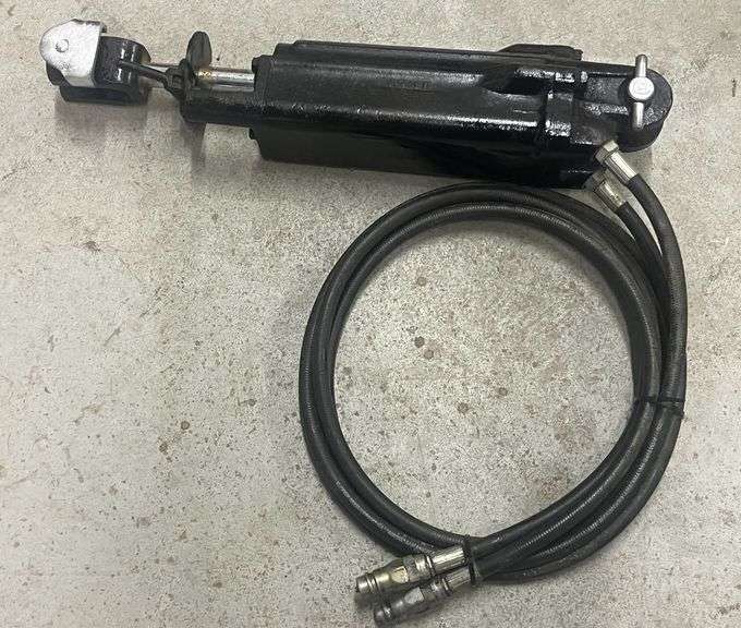 This item Selling ABSOLUTE! ~~~ John Deere Hydraulic Cylinder with 10' Hose, Like New Condition