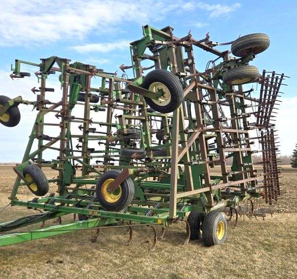 This item Selling ABSOLUTE! ~~~ John Deere 985 55' Field Cultivator, Working Condition but Needs Bushings, 5-bar Spike in Good Condition