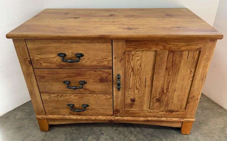 Heavy Woodgrain Living Room Cabinet