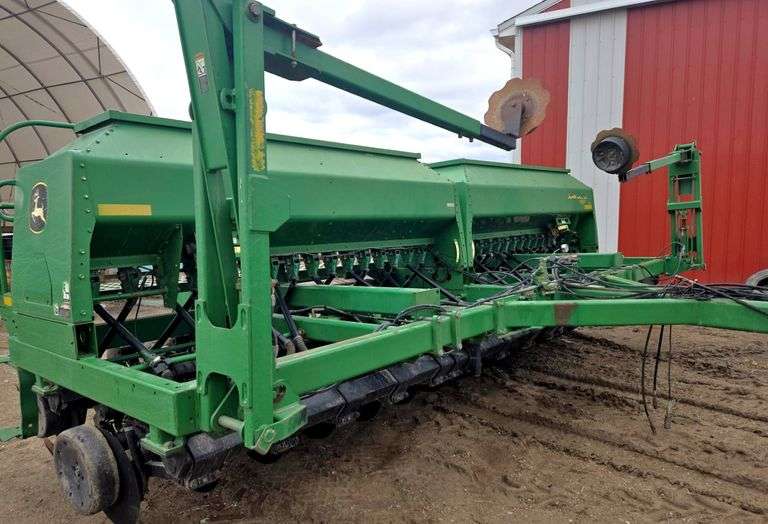 2002 John Deere 1590 No-Till Drill, 20', 2-Point Hitch, Markers, All New Blades and Bushings, Field Ready