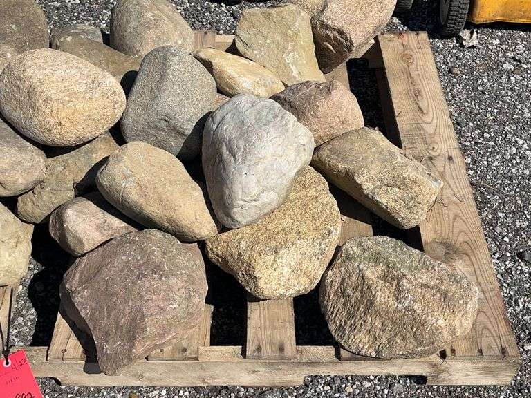 Palleyt Rocks Pallet of Rocks - Albrecht Auction Service