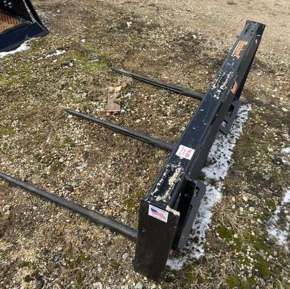 Tomahawk Model 3044 Triple Prong Bale Spear for Big Square Bales Skid Steer Quick Attach, New, Unused Condition, NOTE: No Sunday Pick-Up. Seller also will accept credit card payments, subject to a 3.5% processing fee on total amount.