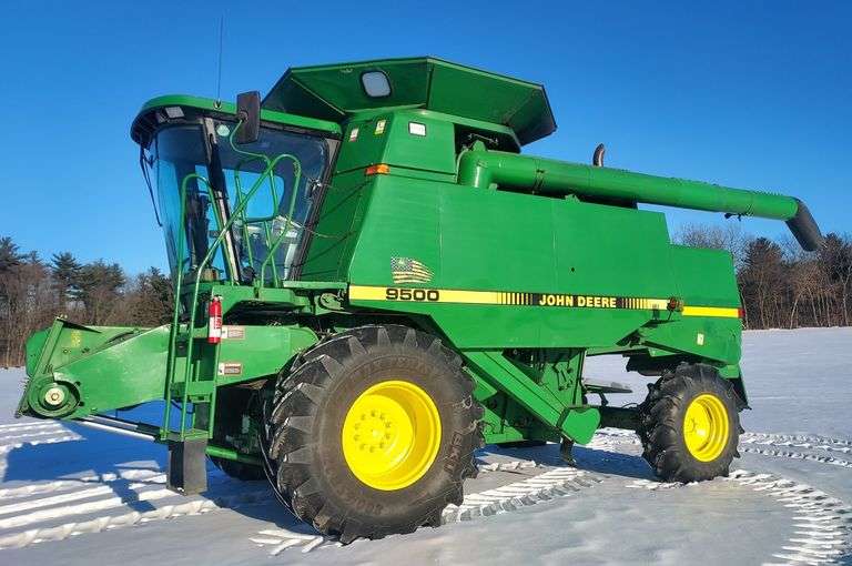 1993 John Deere 9500 Combine, 4WD, Tip-Up Extensions, Runs Great, 20' Auger, Many New Parts, All Belts have been Replaced or in Good Shape, Front Tires New in 2023