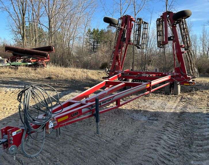 Unverferth 1225 Double Baskets, 47' Working Width, Low Acres, Very Good Condition, No Welds, Nice Paint, Housed Until Last Year