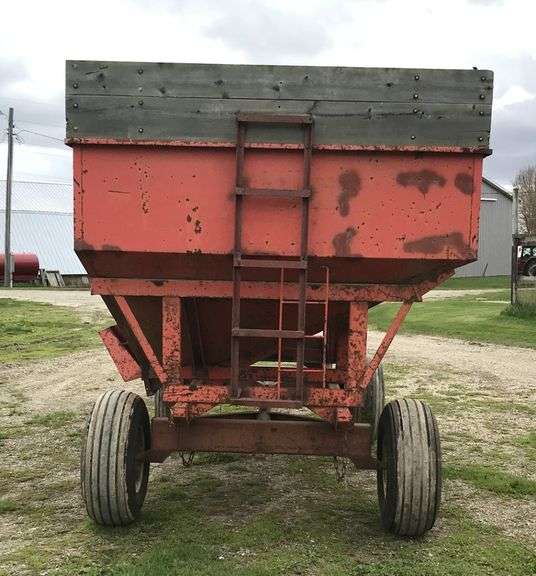 Killbros 375 Gravity Box on a 12-Ton Gear, 350-Bushel Capacity ...