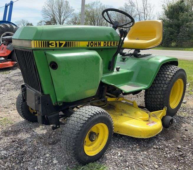 John Deere 317 - Albrecht Auction Service