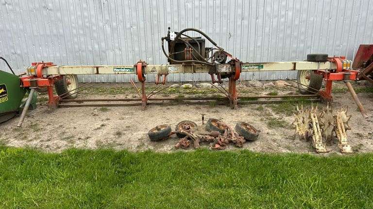 Harriston 5200 Edible Bean Rodder, 3-pt.  Comes with parts in picture.
