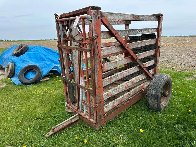Portable Fixed Width Chute with Headgate, 16" Spoked Rims, 30" x 80"