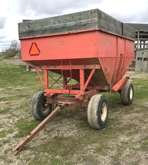 Killbros 375 Gravity Box on a 12-Ton Gear, 350-Bushel Capacity ...