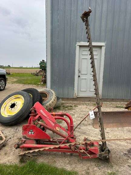 Massey Ferguson 7' 3-pt. Sickle Bar Mower