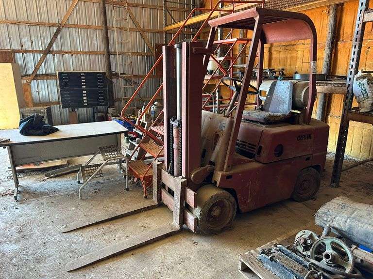 Clark LP Gas Forklift, 42" Forks.  Not Running.
