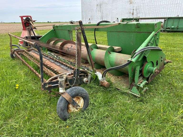 John Deere Head with 9' Sund Pickup