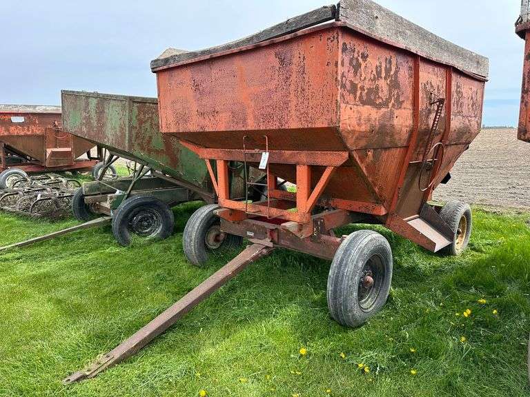 Killbros 350 Gravity Wagon, International 140 Running Gear, 6-Bolt Rims, Board Extensions