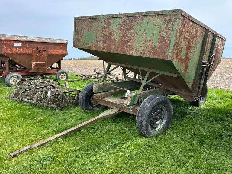 Gravity Wagon, John Deere Running Gear, 5-Bolt 16" Rims, Approximately 300 Bushel