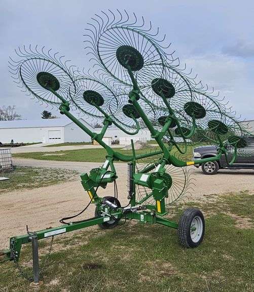 2019 Frontier 10-Wheel V-Rake with Kicker Wheel, Very Low Use ...