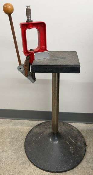 LEE Press on Stand w/ Decapping Die, TN495